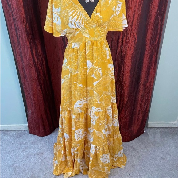✨BRAND NEW✨ Lulu’s yellow design maxi - Picture 5 of 5